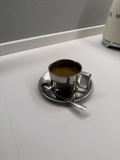 Tazza con piattino e cucchiaino