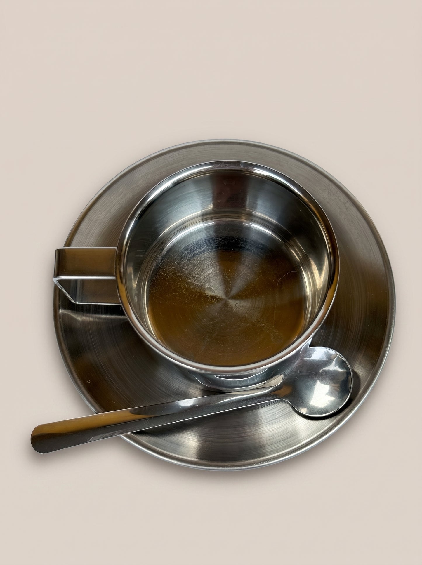 Tazza con piattino e cucchiaino