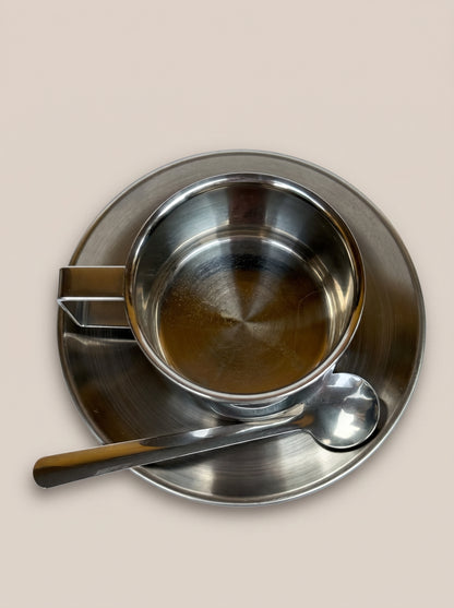 Tazza con piattino e cucchiaino