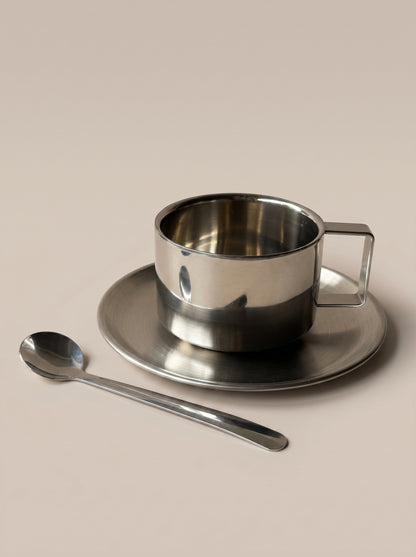 Tazza con piattino e cucchiaino