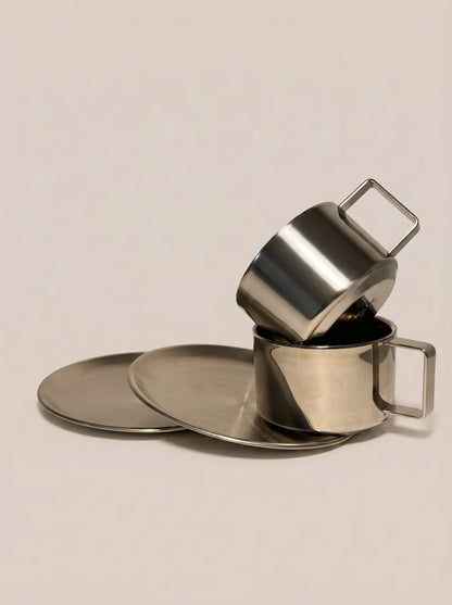 Tazza con piattino e cucchiaino
